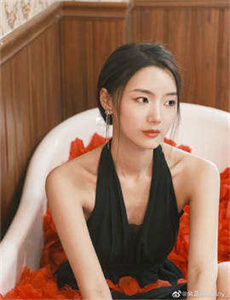 《电视剧麻辣女兵全集-护士的奶又大又软又好摸》