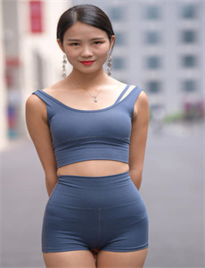 《《调教.女教师》在线观看-女主直播给粉丝脱内衣》