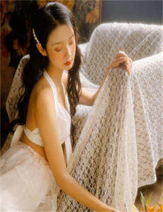 《授课中的女老师下载-五十公里桃花坞第二季》